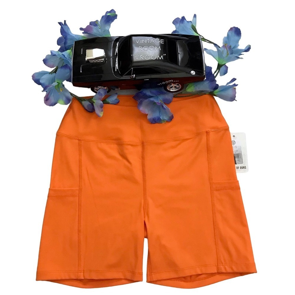Year of Ours NWT Performance Shorts Women L